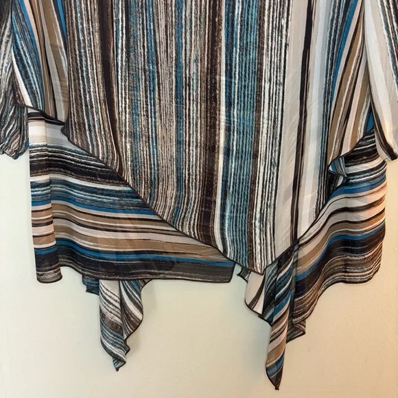 NWOT Chico’s Travelers Collection Women’s Striped Asymmetrical Blouse Size 2P - Picture 2 of 10